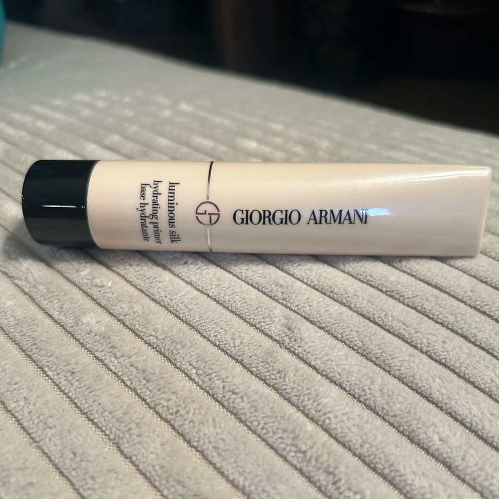 Giorgio Armani Luminous Silk Hydrating Makeup Primer